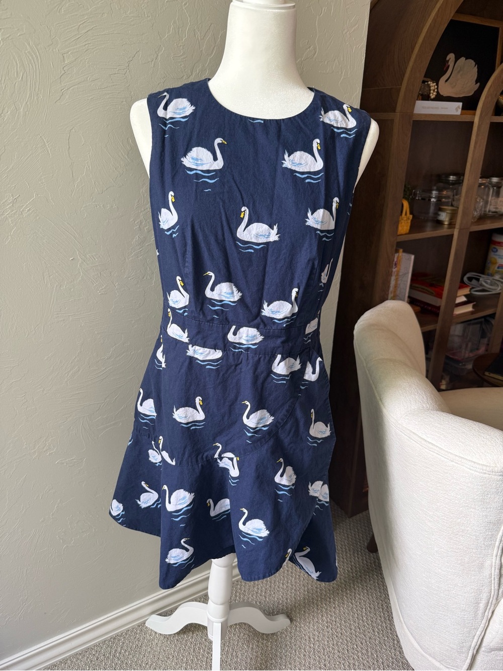 Draper James Size 8 Navy Swan Print Fit & Flare Dress